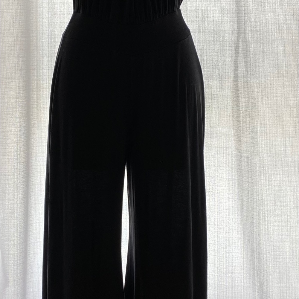 Full piece, wide leg , open back tie around neck . - Picture 9 of 10